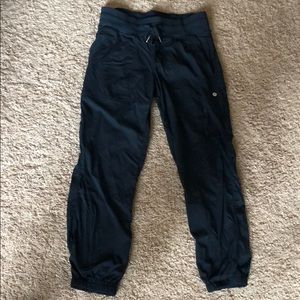 EUC Lululemon size 8 dance studio crop/jogger